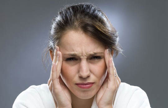 Bài thuốc từ ngải cứu chữa đau đầu ngai cuu chua dau dau